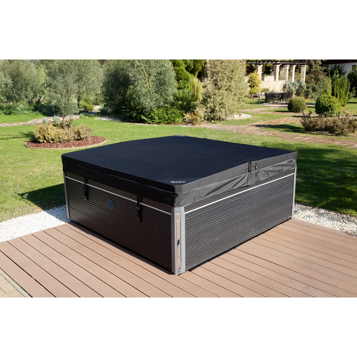 Couverture de spa Wellis BlackTex carrée à petits coins anglés, vue sur le spa