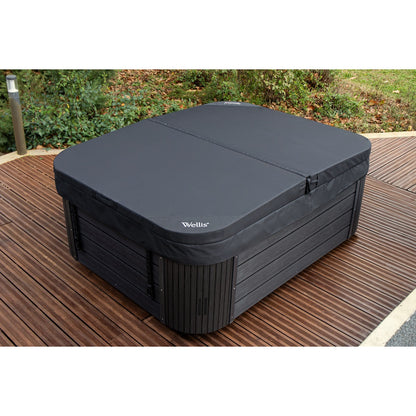 Couverture de spa Wellis BlackTex rectangulaire à coins arrondis, vue sur le spa