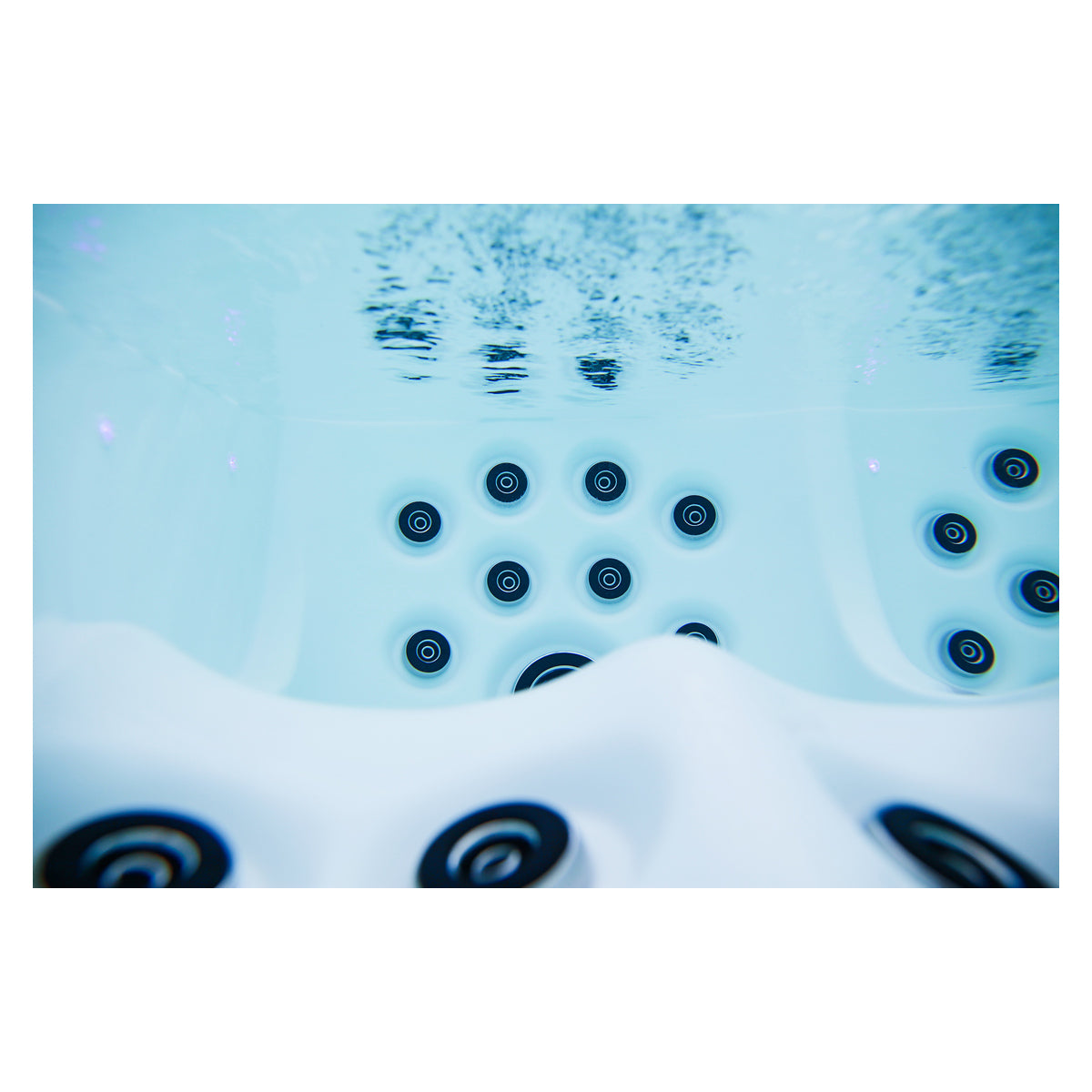 Wellis Wibe Avatar Cinema 6 places Ice White — détail du spa
